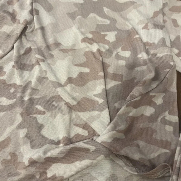 3T 90 Degree Pink Camouflage Matching Set, Athleisure, Long Sleeve, Lightweight - Picture 3 of 8